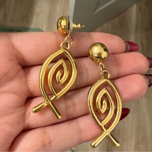 Elegant Vintage Gold tone Earrings